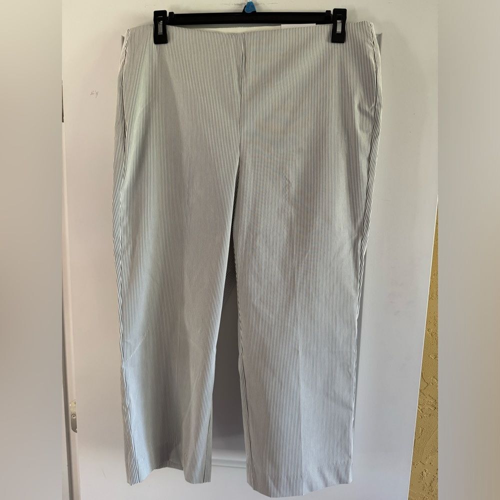 NWT Chicos So Slimming Juliet Slim Leg Striped Crop Pants Women’s Size 3